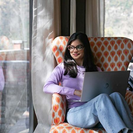 Stayvista At The Winter Line With Complimentary Breakfast Kasauli Ngoại thất bức ảnh